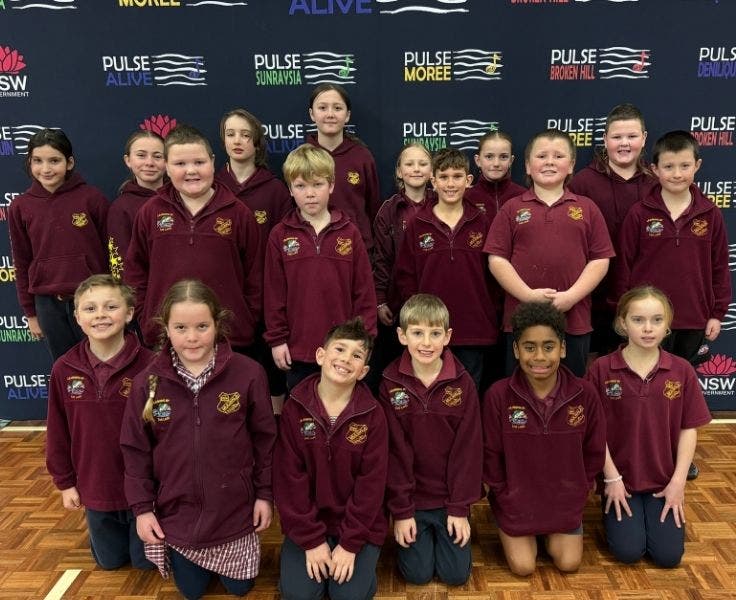 Student group photo at the Pulse Deniliquin performance